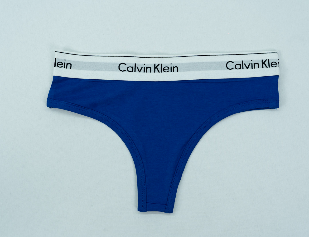 Premium V-Shape Women's Custom Cotton Underwear Sexy Bikini Style Personalized Logo Comfortable Fit Logo Positioned Cup Waist
